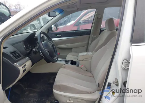 2014 Subaru Legacy 2.5I Premium z USA, uszkodzony, nr VIN 4S3BMBD69E3016727